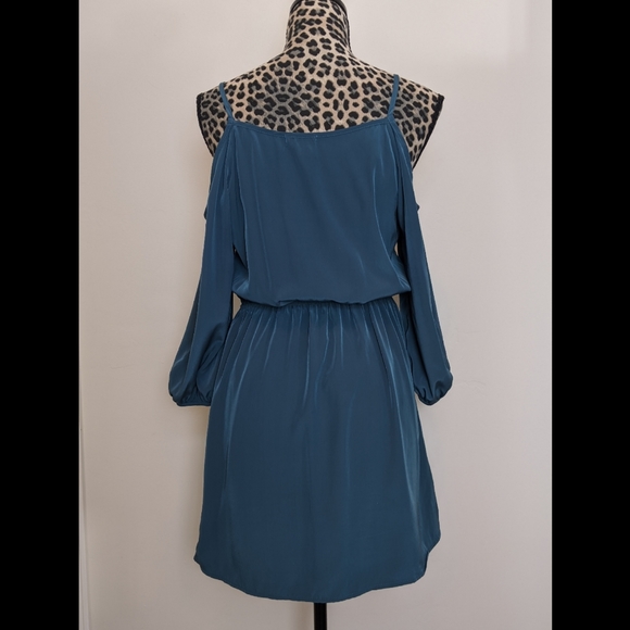 Everly Light blue cold shoulder dress Medium - Picture 5 of 6